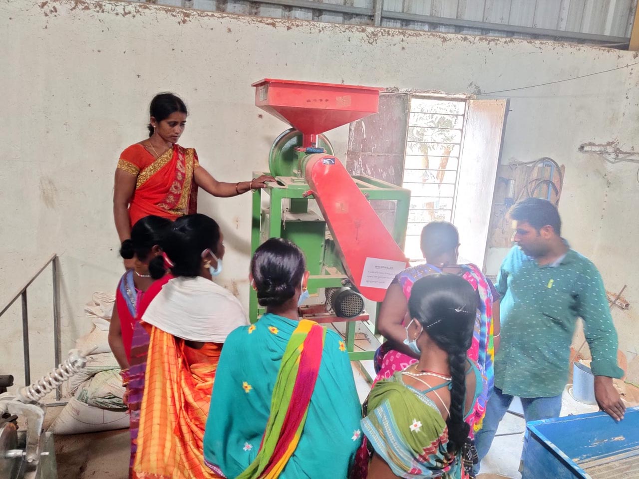 SHG members having an exposure on the use of millet processing equipment